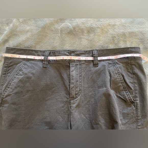 EDDIE BAUER cropped grey-washed cargo pants - Picture 7 of 9